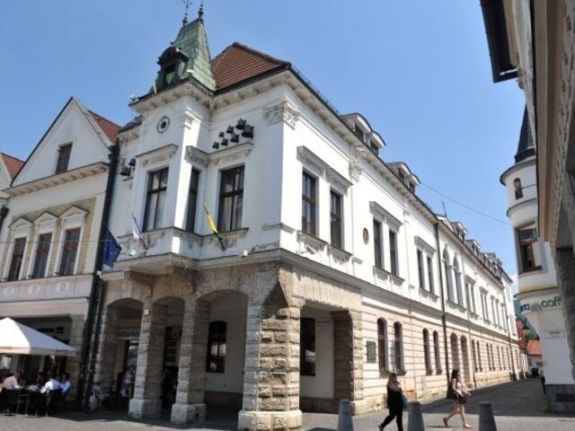Do úradov prichádzajú noví starostovia a primátori. Niektorí zarobia viac než poslanci parlamentu